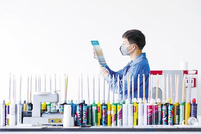 长江边，搬出一片新天地 湖北沿江一公里内化工企业“清零”后的新材料技术研发转型之路